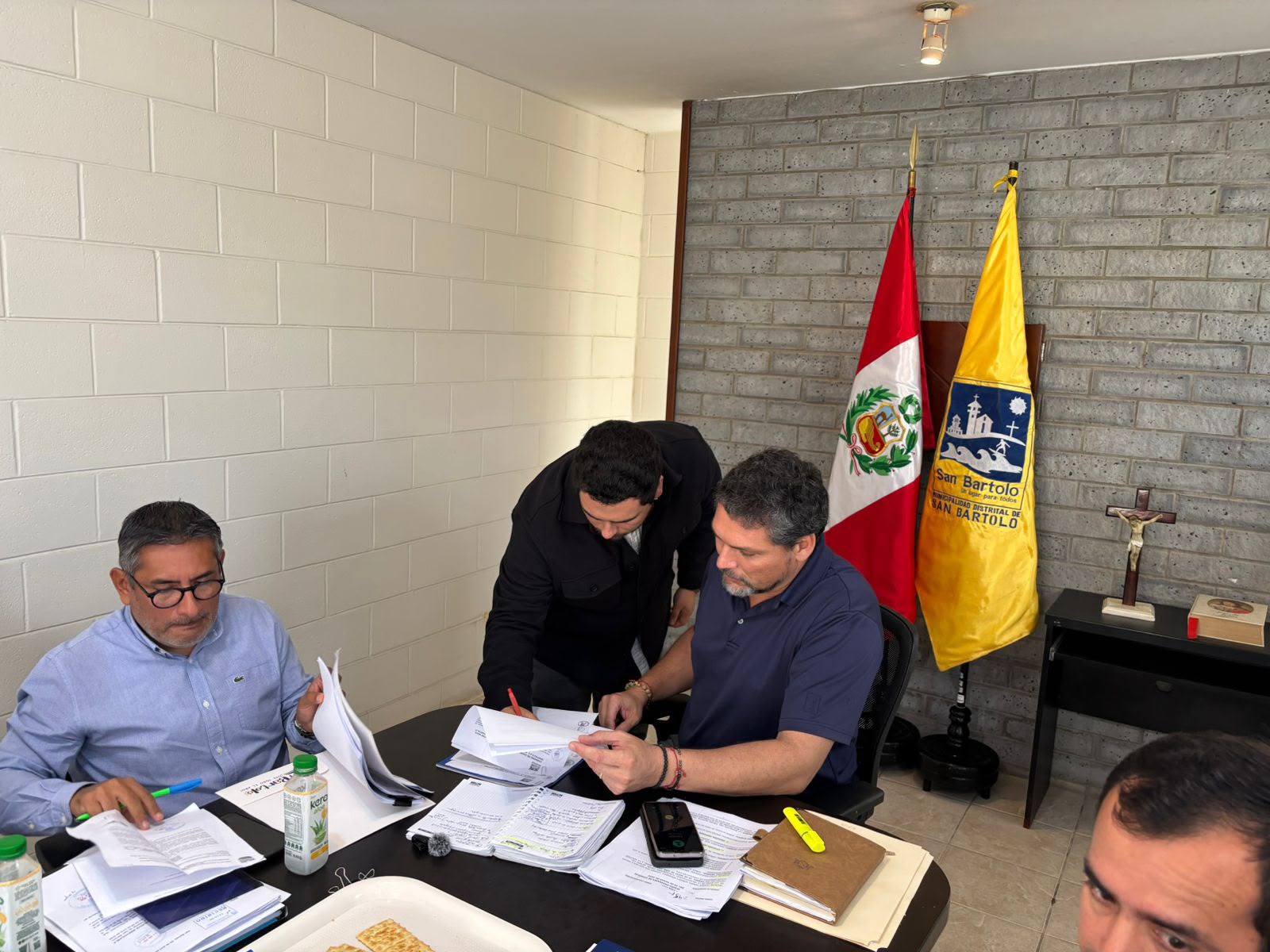Revisión de expedientes con la Municipalidad de San Bartolo